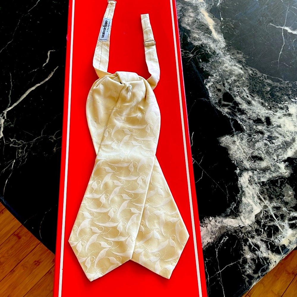 Santo Stefano hand made 100% Italian white silk touch of gold in pattern